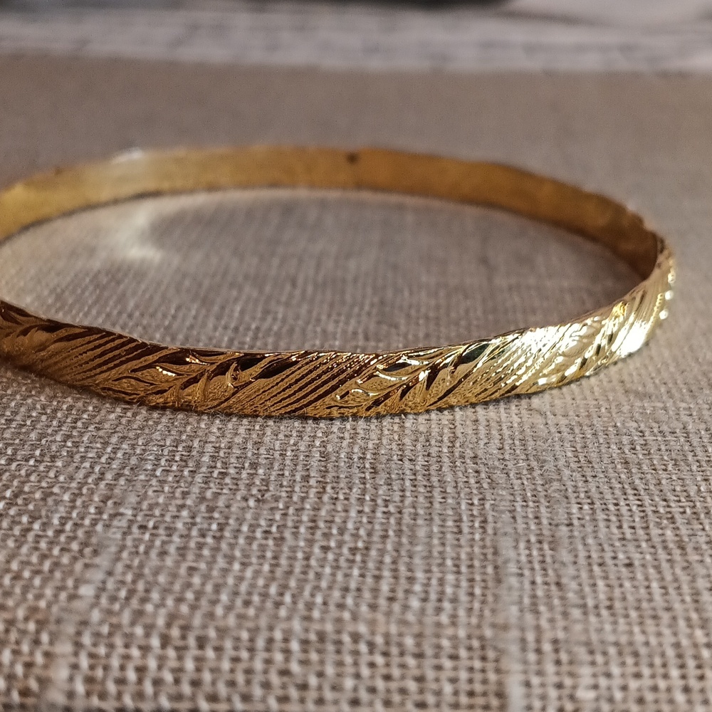 Textured Gold Tone Bangle Bracelet Vintage - Picture 3 of 7
